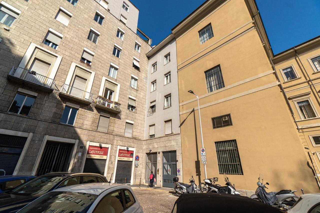 Easylife - Accogliente Residenza A Due Passi Dal Duomo Apartment Milan Luaran gambar